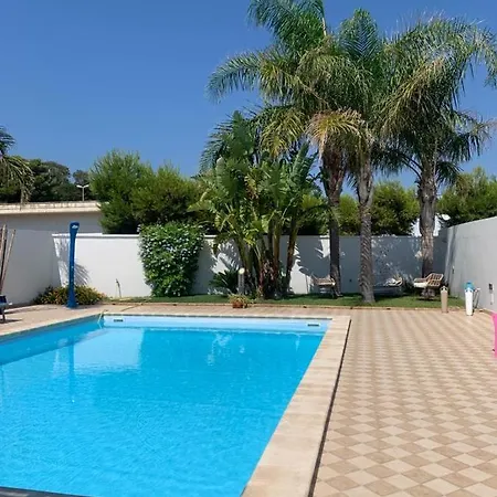Anna Con Piscina Holiday home *