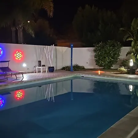 Anna Con Piscina *